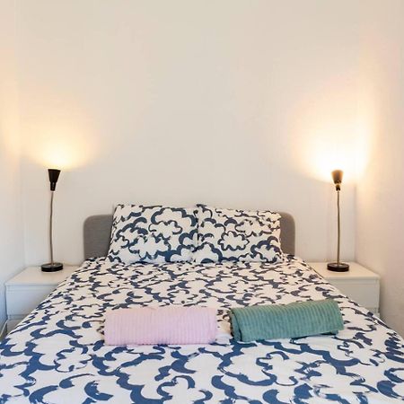 2 Bedroom Apartment For 4 People With Free Public Parking Lisboa Exterior foto