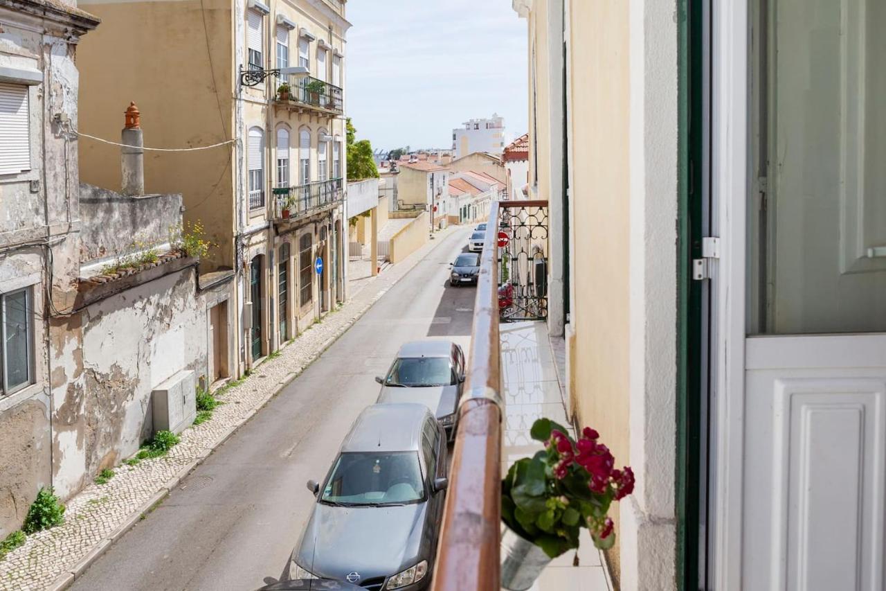 2 Bedroom Apartment For 4 People With Free Public Parking Lisboa Exterior foto