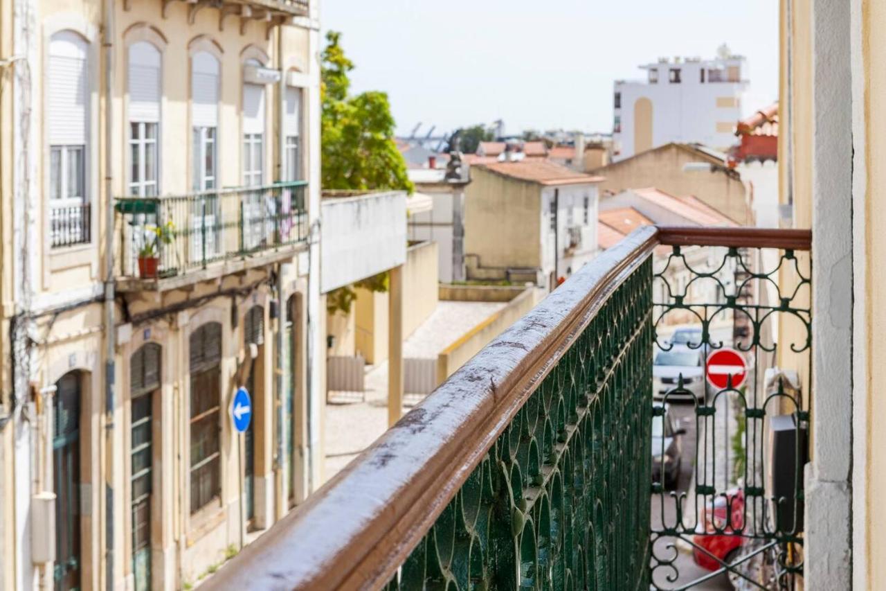 2 Bedroom Apartment For 4 People With Free Public Parking Lisboa Exterior foto
